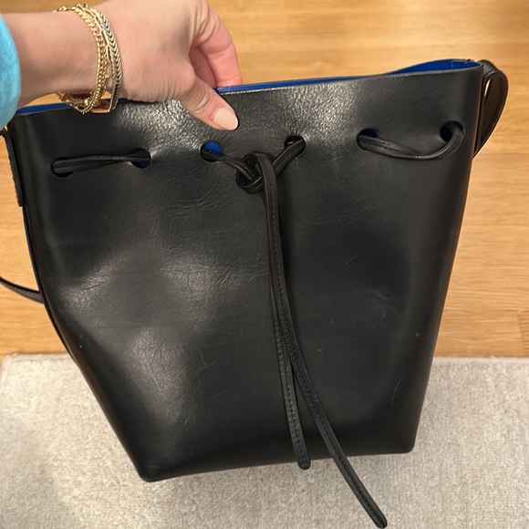 Mansur gavriel mini bucket bag in black with pop blue interior - Picture 2 of 3